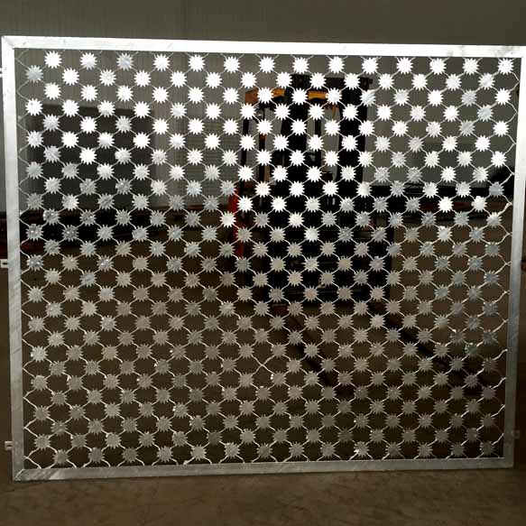 梅花刺隔離網 螺旋式刀片刺網工程案例圖片1 梅花刺隔離網 螺旋式刀片刺網工程案例圖片1