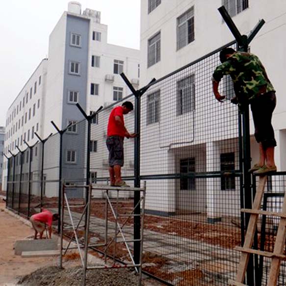 看守所警戒線隔離網 全封閉式監獄防護網廠家供應圖片1