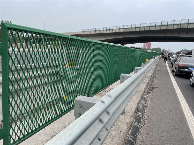 浸塑隔離防護網圖片1 浸塑隔離防護網圖片1