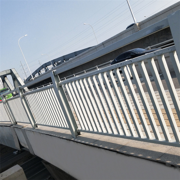 小區鋅鋼護欄圖片2 小區鋅鋼護欄圖片2