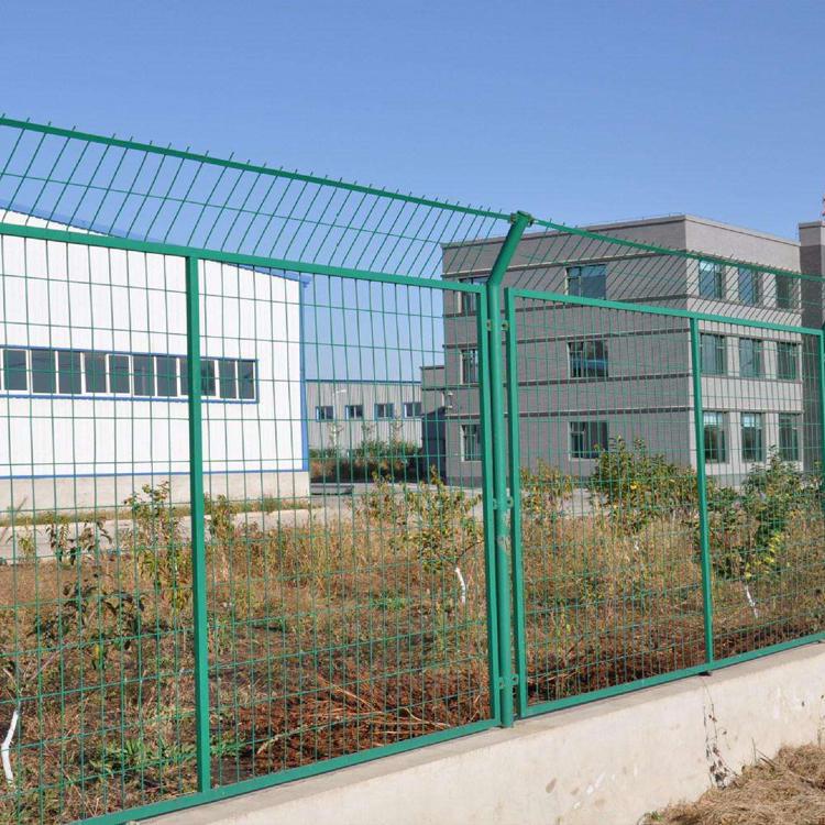 公路防攀爬護(hù)欄網(wǎng)圖片3 公路防攀爬護(hù)欄網(wǎng)圖片3