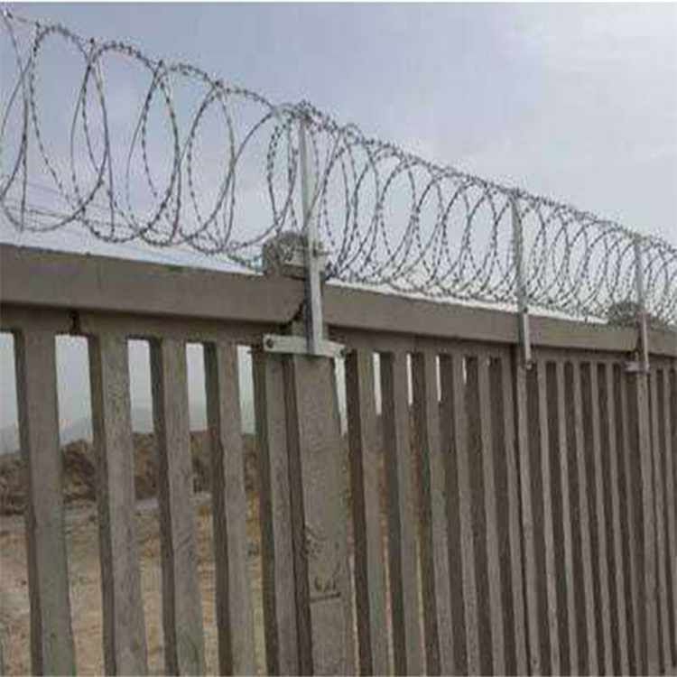 高鐵刺絲滾籠圖片4 高鐵刺絲滾籠圖片4