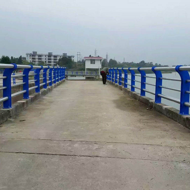?橋梁防撞隔離護欄