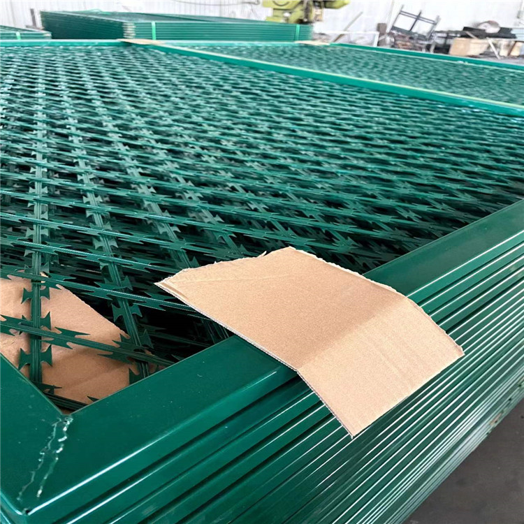 刀刺隔離網(wǎng)圖片2 刀刺隔離網(wǎng)圖片2