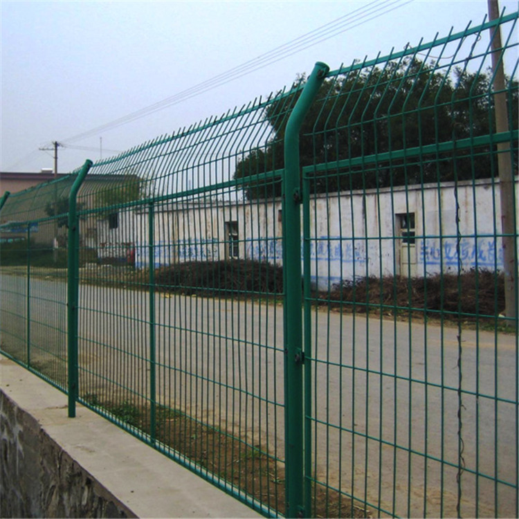 廠區(qū)圍墻鐵絲網(wǎng)圖片2 廠區(qū)圍墻鐵絲網(wǎng)圖片2