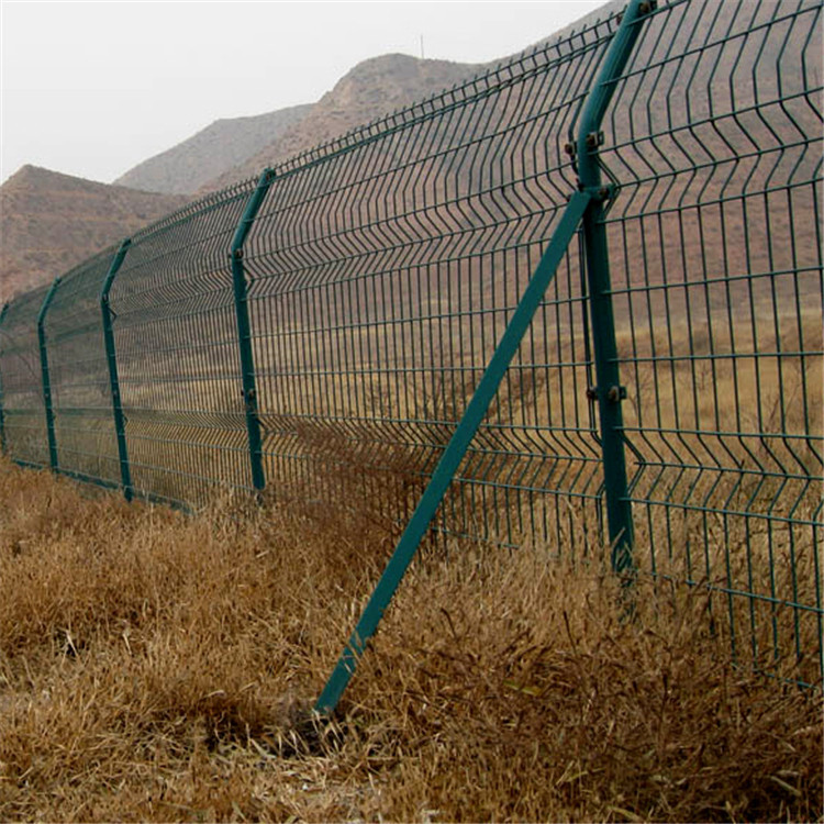 廠區(qū)圍墻鐵絲網(wǎng)圖片4 廠區(qū)圍墻鐵絲網(wǎng)圖片4