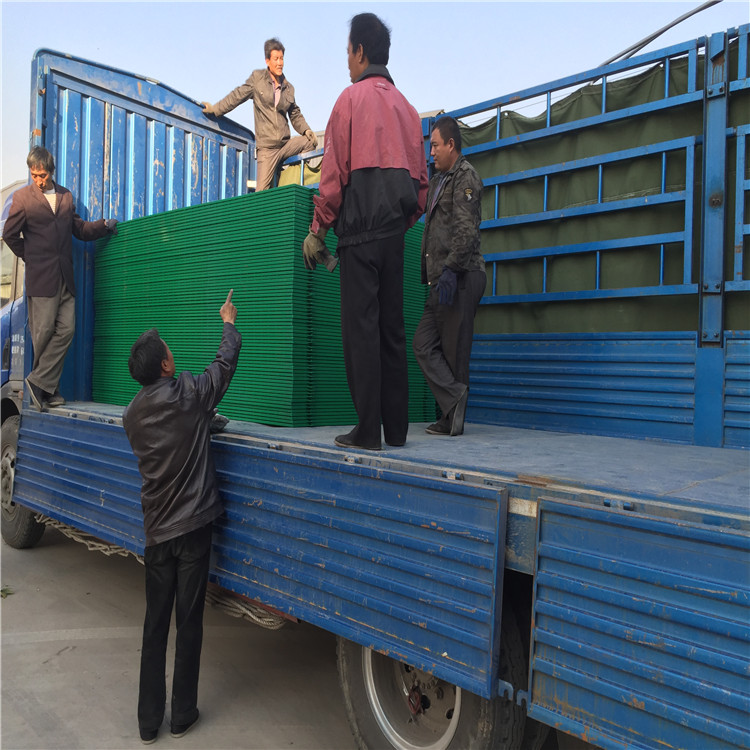 金屬邊框公路護欄網圖片1